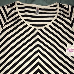 Lularoe Medium Classic T