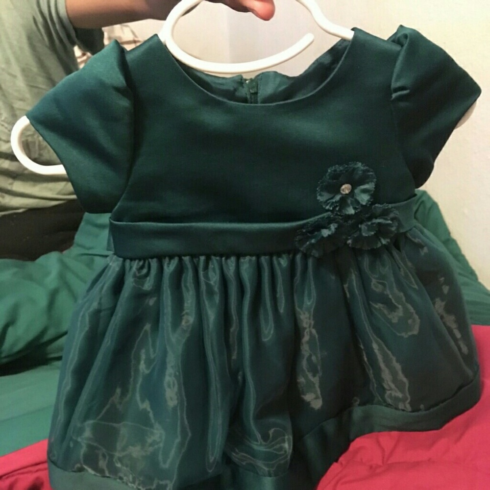 Green dress - Picture 1 of 3