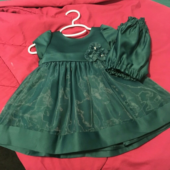 Green dress - Picture 2 of 3