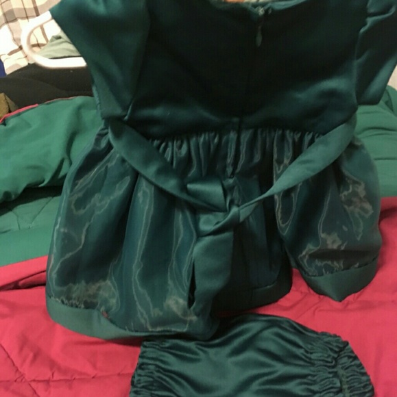 Green dress - Picture 3 of 3