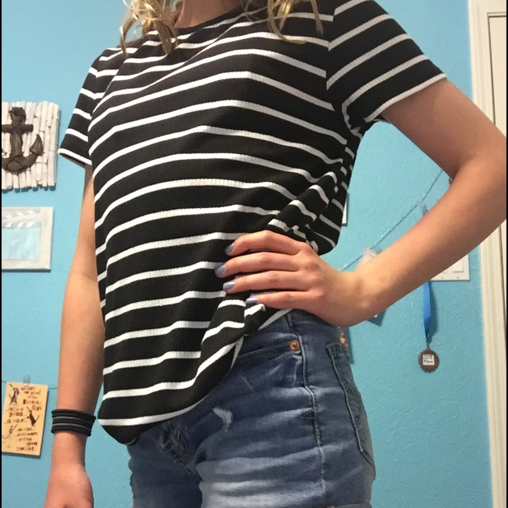 Black and white stripe crop-top