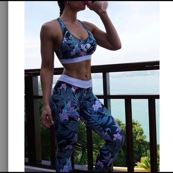 Palm tree yoga outfit - Picture 2 of 4