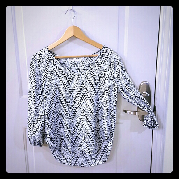 Patterned top - Picture 1 of 3