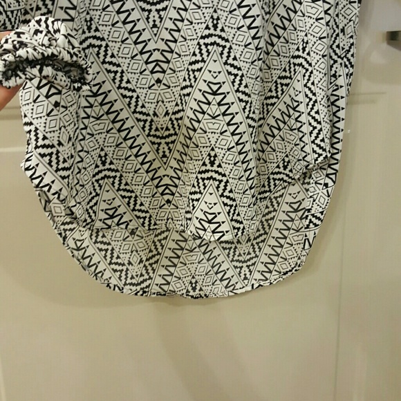 Patterned top - Picture 2 of 3