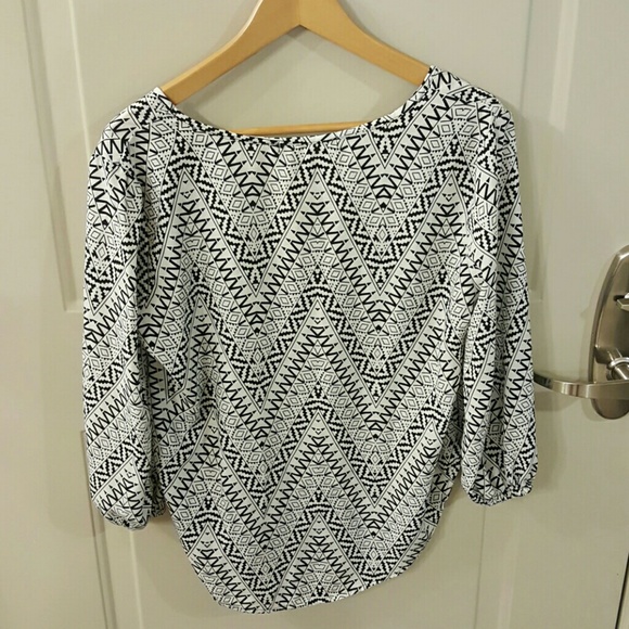 Patterned top - Picture 3 of 3