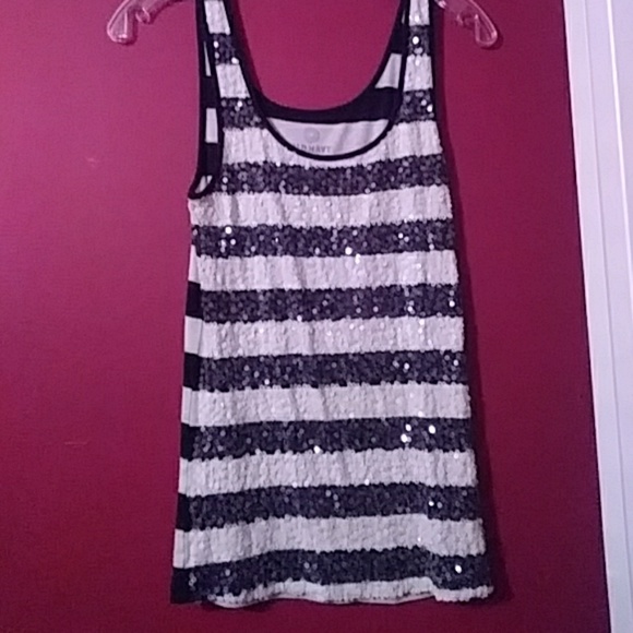 Top - Picture 1 of 2