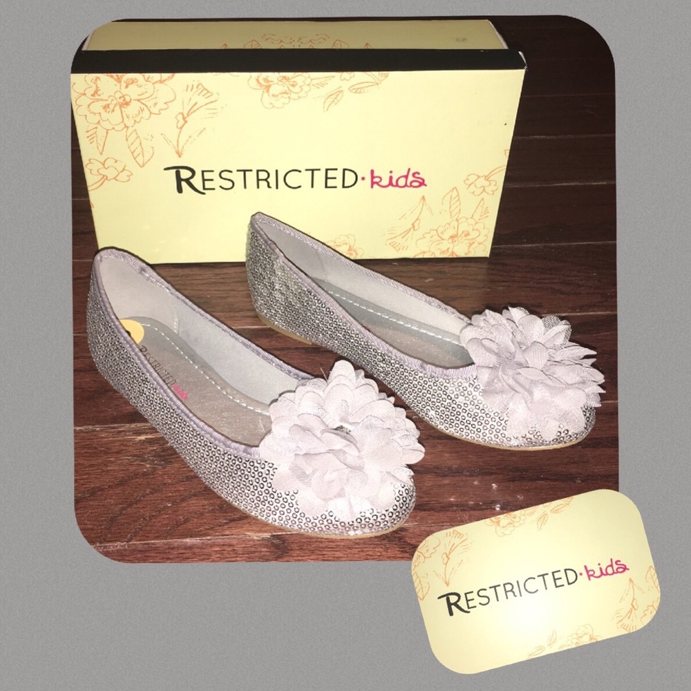Girl's Restricted Kids shoes, size 3
