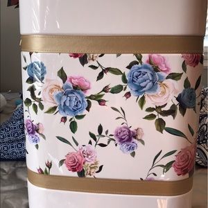 Triforce 22" Spinner luggage