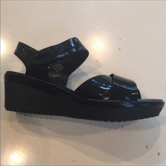 Easy Spirit Shoes - NWOT Easy Spirit Black Patent Shoes