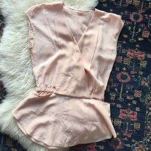 Wilfed Aritzia Silk top