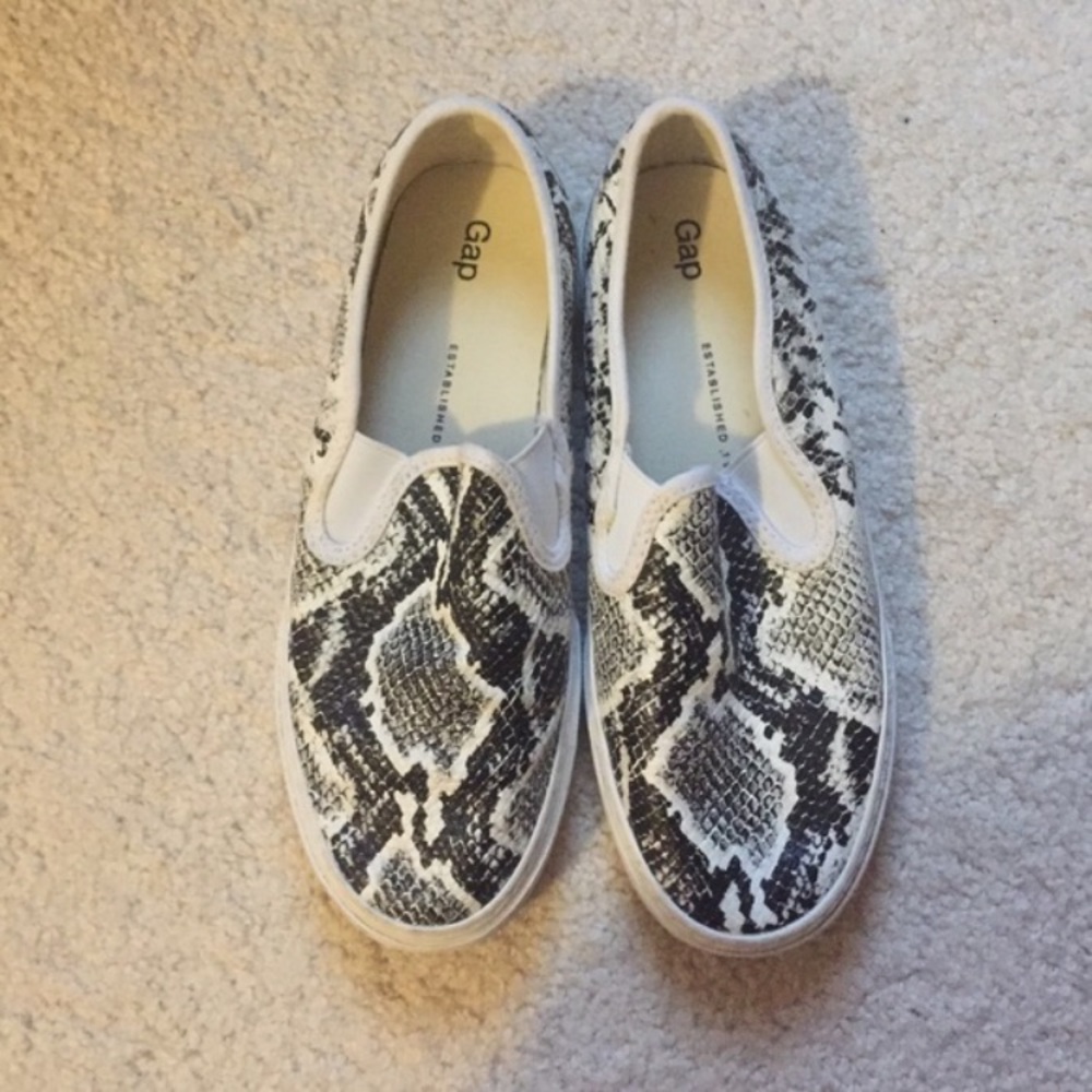 Gap snake skin sneaker