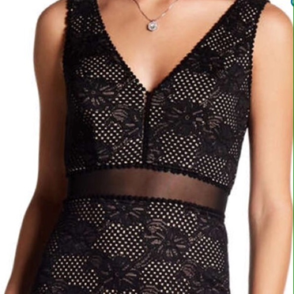 City Triangles – Lace Double V Slim Dress - Picture 3 of 6