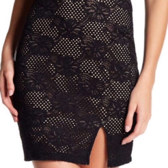 City Triangles – Lace Double V Slim Dress - Picture 4 of 6