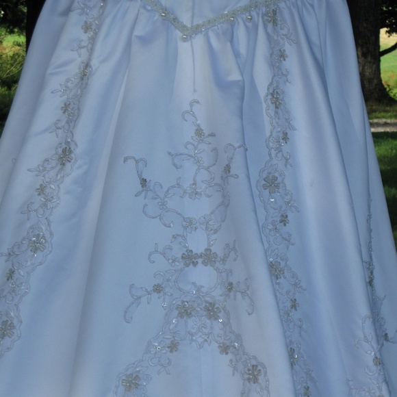 REDUCED!!!Fairytale Wedding Dress with Bustle Slip - Picture 3 of 9