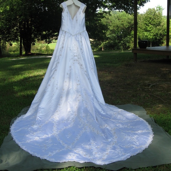 REDUCED!!!Fairytale Wedding Dress with Bustle Slip - Picture 1 of 9