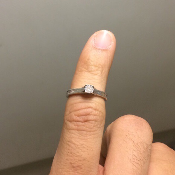 Size 7 ring 1/4 karat diamond sterling silver - Picture 1 of 4