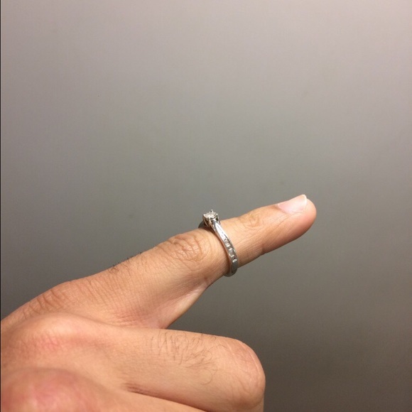 Size 7 ring 1/4 karat diamond sterling silver - Picture 2 of 4