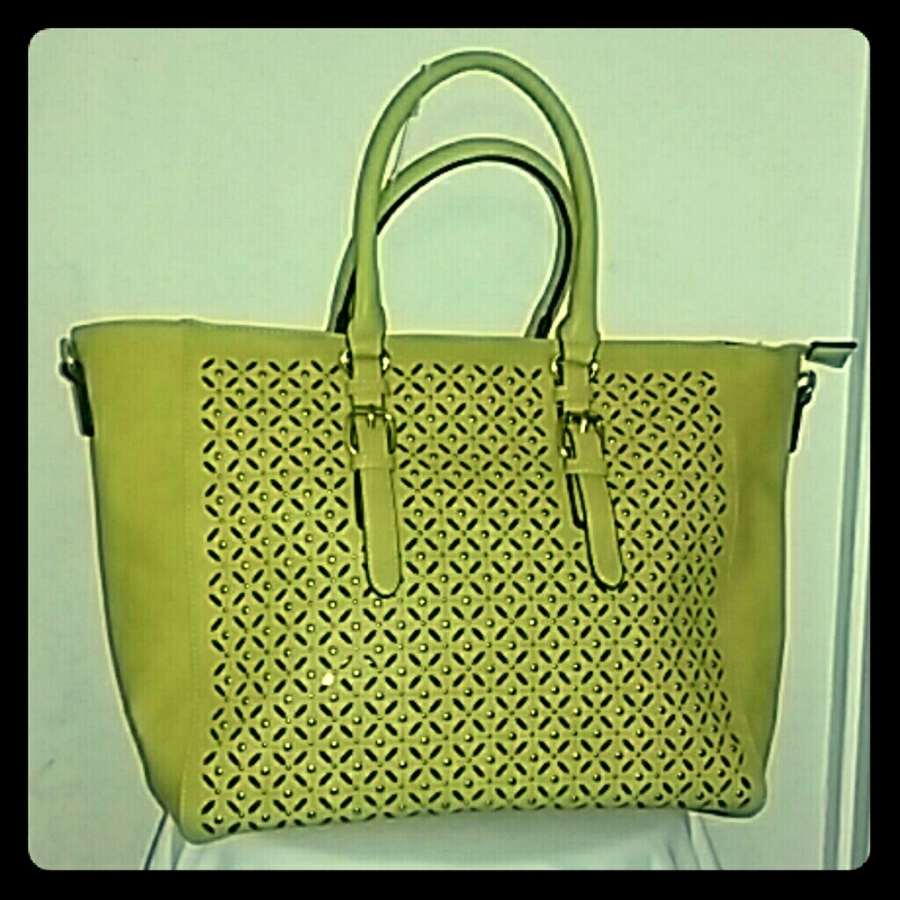 CUT OUT TOTE