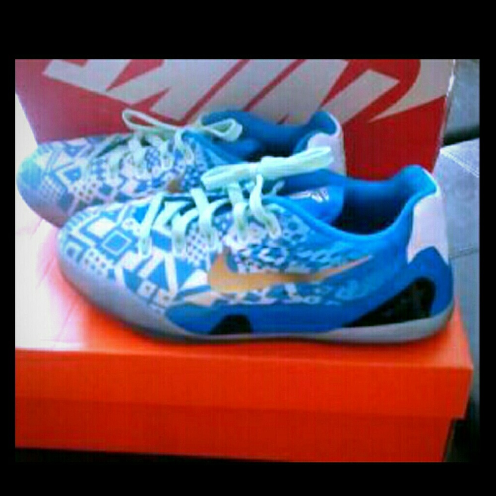 Like new.  Worn twice.