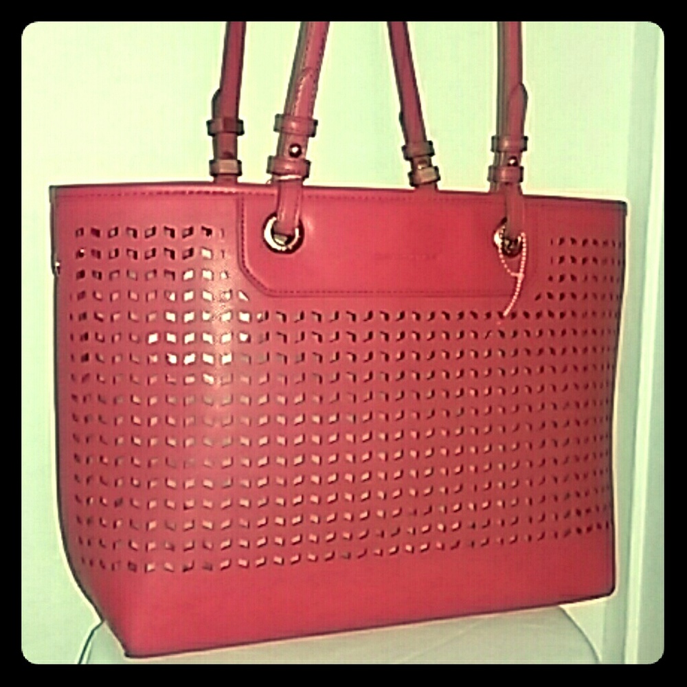 TOTE CUTOUT 2PS