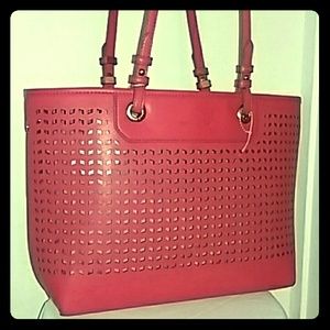 TOTE CUTOUT 2PS
