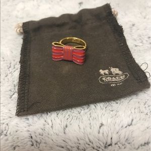 Coach bow ring