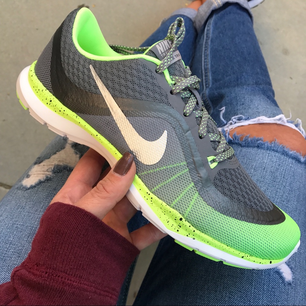LAST PAIR! NWB | NIKE TRAINER WOMENS SIZE 6.5 - Picture 2 of 8