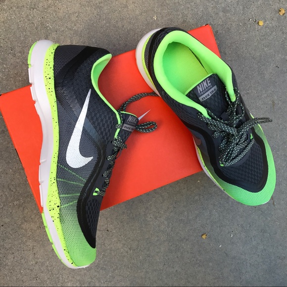 LAST PAIR! NWB | NIKE TRAINER WOMENS SIZE 6.5 - Picture 4 of 8