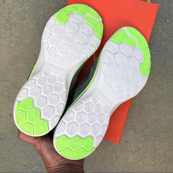 LAST PAIR! NWB | NIKE TRAINER WOMENS SIZE 6.5 - Picture 6 of 8