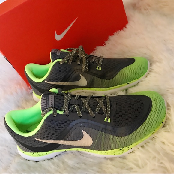 LAST PAIR! NWB | NIKE TRAINER WOMENS SIZE 6.5 - Picture 3 of 8