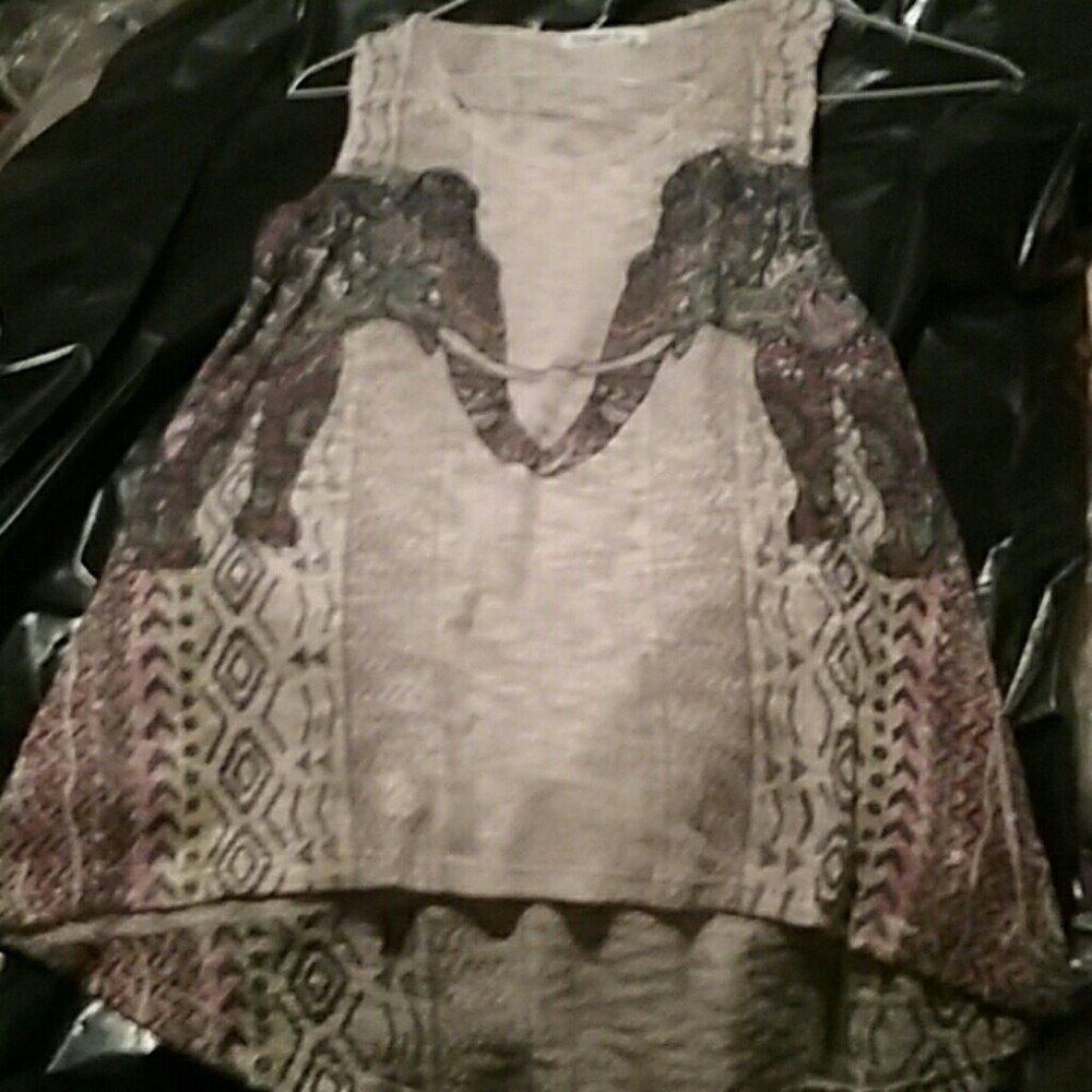 Stunning tank cut w wide cut sleeves