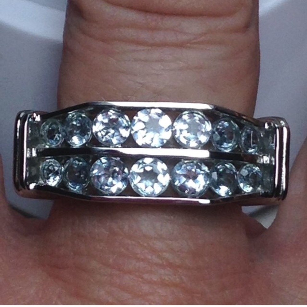 NWT! Unisex Sky Blue Topaz 14 Gem Ring + Gift