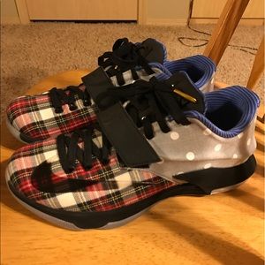 Nike KD Kevin Durant " what the kd". Size 8