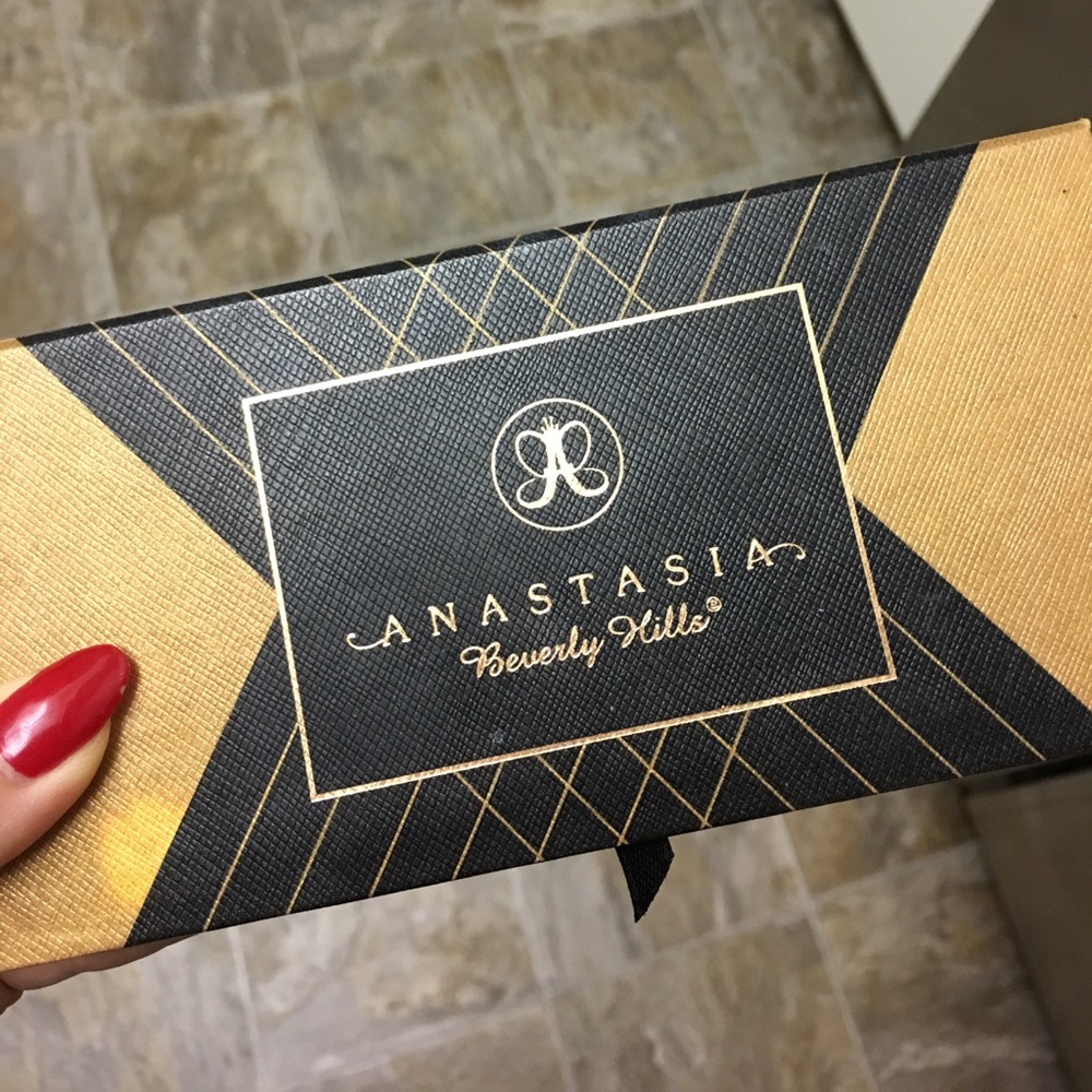 LE Anastasia Beverly Hills Shadow Couture Palette