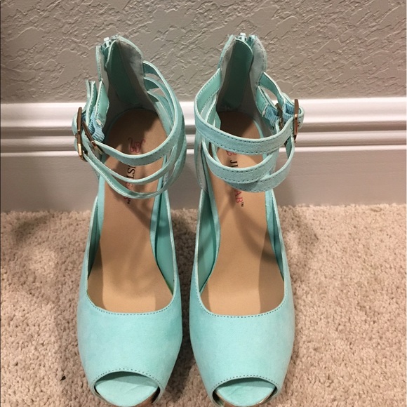 Shoes - Picture 4 of 5