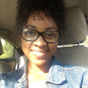 Meet your Posher, Alexis