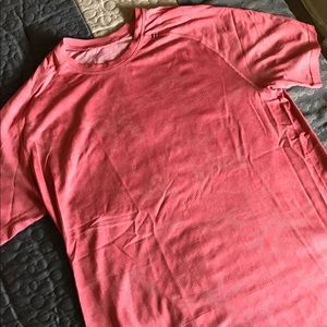 Lululemon men's Metal Vent tee salmon camo print