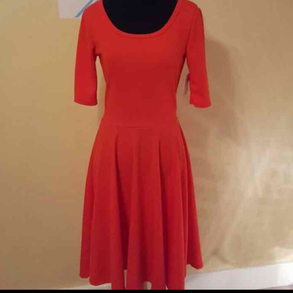 LulaRoe NWT Nicole Dress Size Small
