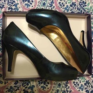 SZ 10 perfect metallic navy Madden Girl pumps