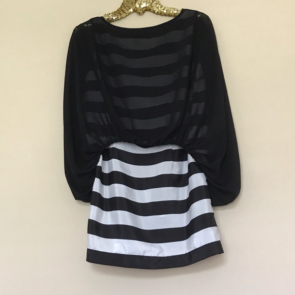 Gracia Dressy Tunic Top - Picture 8 of 8