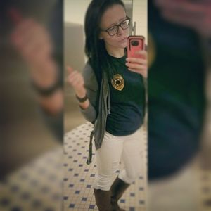 Meet your Posher, Leona