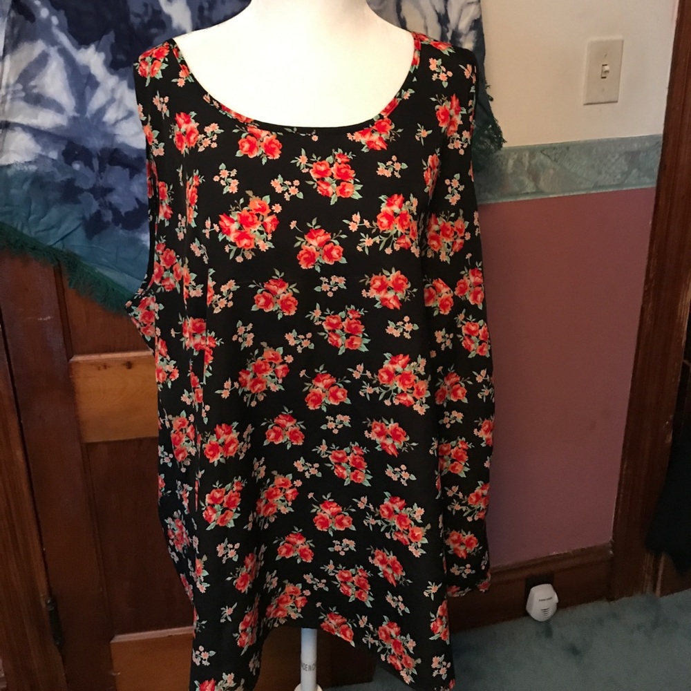 Pretty flowered  tank top