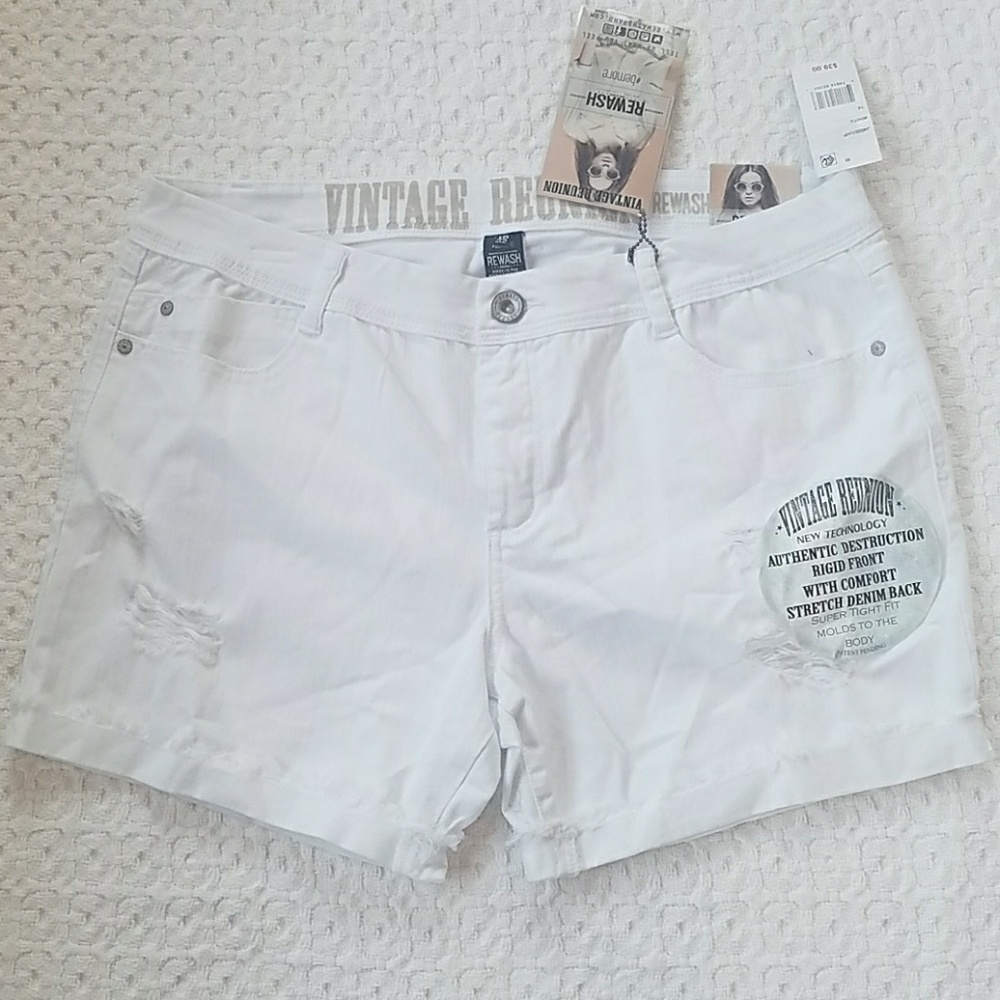 Vintage Reunion Tight Fit White Destructed Shorts