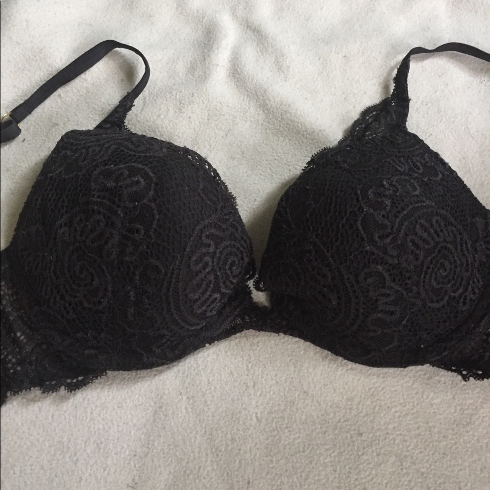 VS Black lacy push up bra 34C