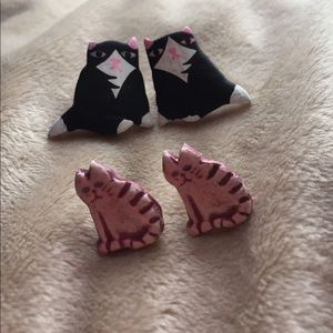 2 adorable cat earrings