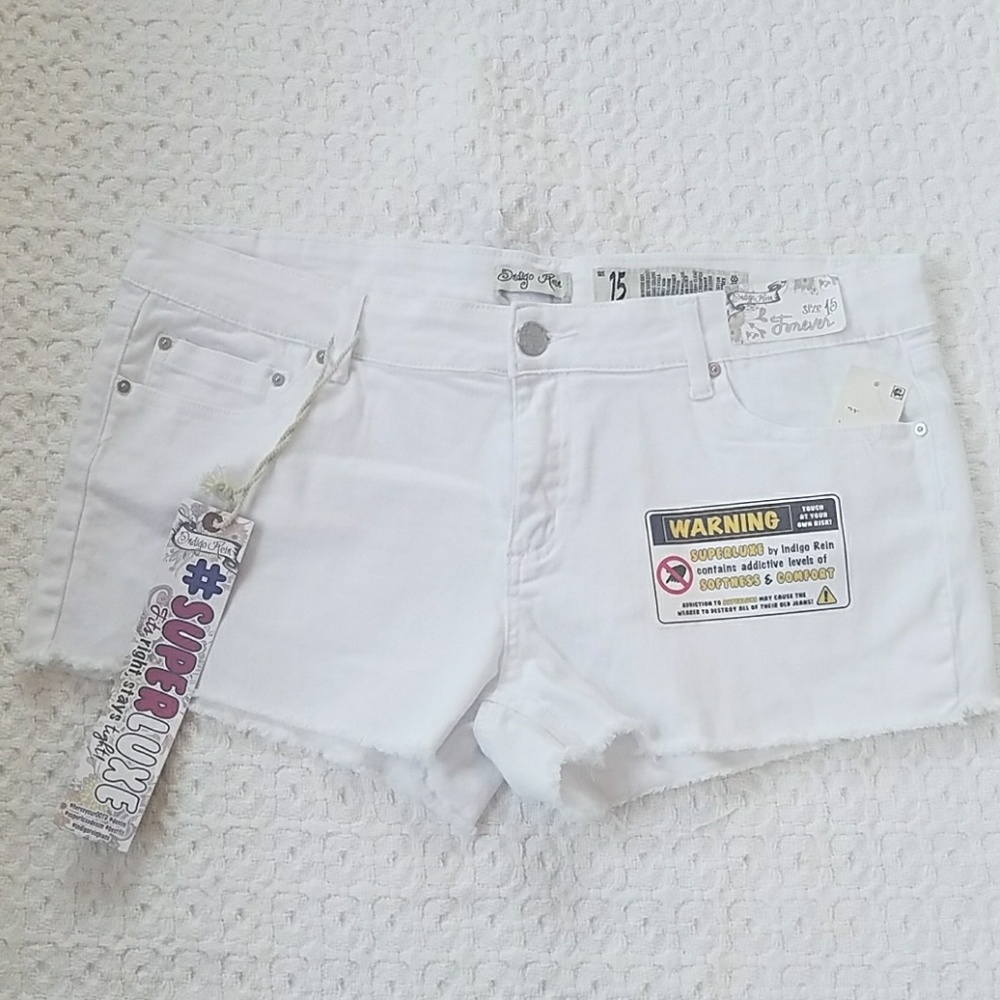 White denin shorts SZ 15 - Soft, Cute, must have!