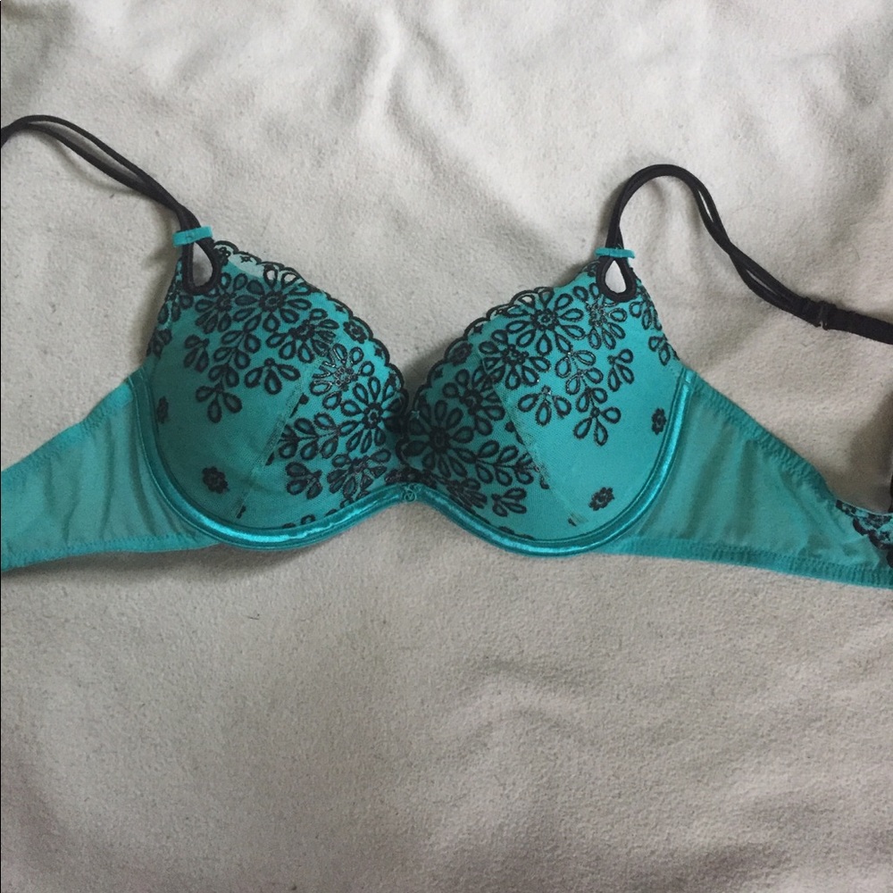 VS Gorgeous push up bra 34B