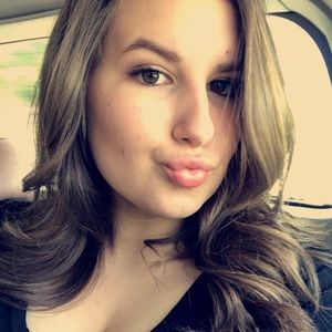 Meet your Posher, Dena