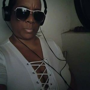 Meet your Posher, Renee