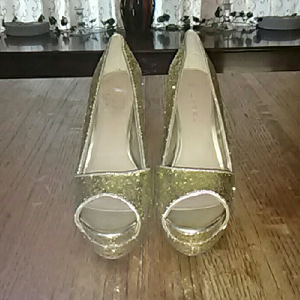 Sz 8.5 gold glitter heels
